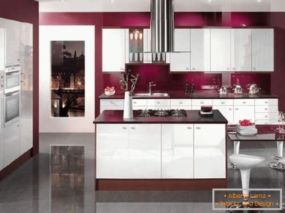 Luxusná kuchyňa súkromného domu v bielej a červenej farbe