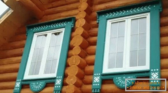 наличники на okná v drevenom dome
