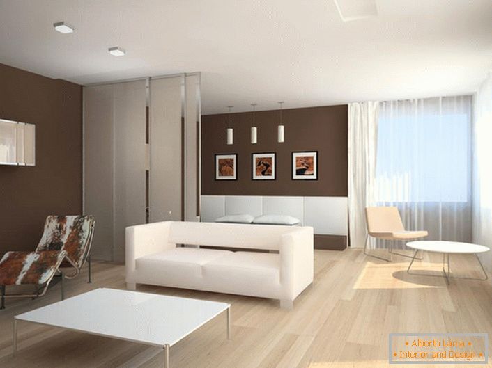 Minimálne množstvo nábytku a dekoratívnych prvkov vizuálne zvyšuje obytnú miestnosť. 
