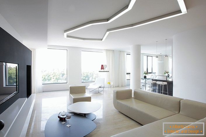 Príklad správneho výberu osvetlenia pre obývaciu izbu v štýle minimalizmu. V súlade s požiadavkami štýlu pri vytváraní vnútorných geometrických tvarov a striktných línií sa používajú.