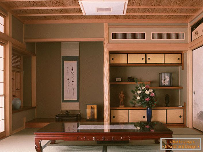 Štýl japonského minimalizmu je pozoruhodný pre použitie prírodných dokončovacích materiálov pre organizáciu interiéru. 