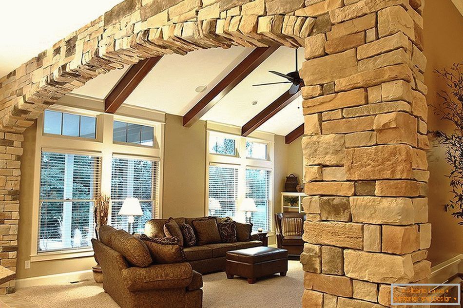 Zdobenie obývacej izby s dekoratívnym kameňom