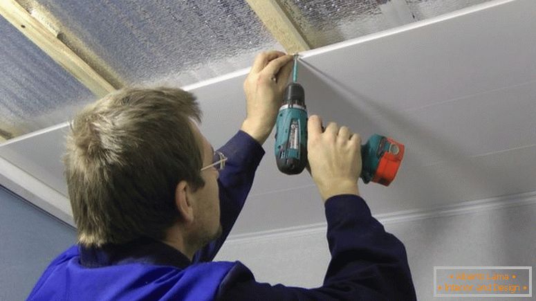 how-mount panel PVC až k stropu