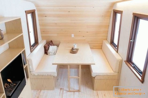 Pohodlný mini-dom: fotka z Ontária - drevená dekorácia