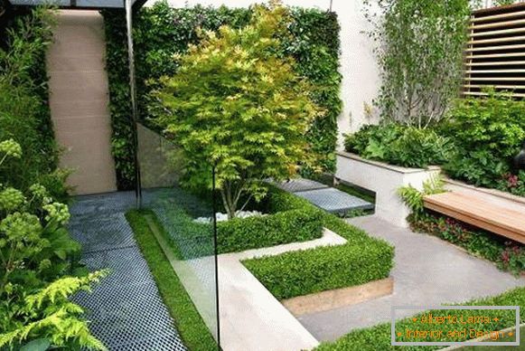 Čistý minimalistický dizajn záhradného pozemku