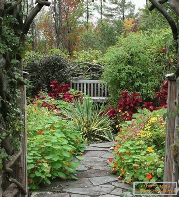Klasická záhradná designová fotografia
