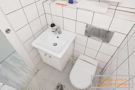 Malá kúpeľňa v bielej farbe