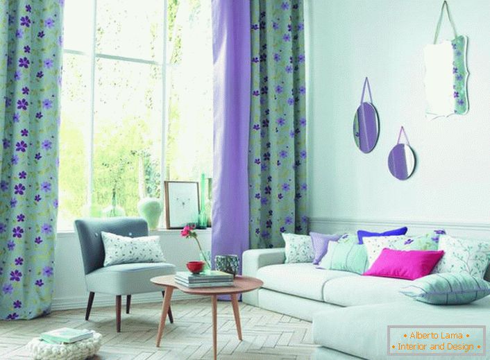 Jemne modrá farba dáva vnútornému dizajnu obývacej izby takú ľahkosť a nekomplikovanosť.