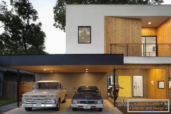 Čiernobiely dom s dreveným obložením a garážou