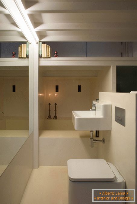 Interiér kúpeľne vo veľmi malom byte