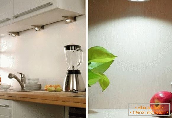 LED svietidlá pre kuchyňu pod skrinky nad hlavou na fotografii