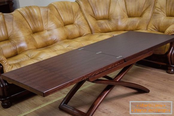 drevený skladací stôl
