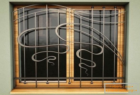 Neobvyklé kovové okenné mriežky na ochranu