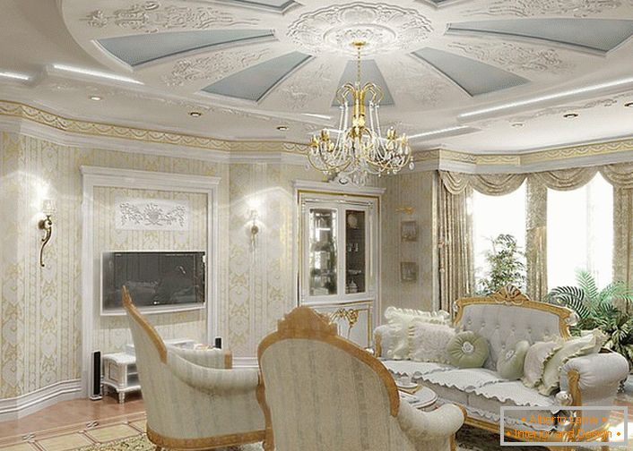 Štýlová obývacia izba v dome na západe Nemecka. Jemná kombinácia modrej a bielej je ideálna pre hosťovskú izbu.