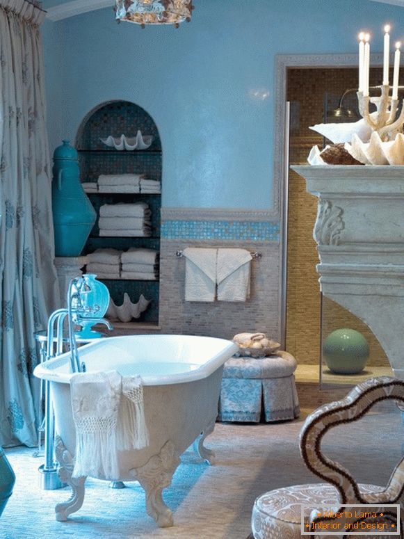 Modro-kúpeľne-s-vaňou so stĺpikmi