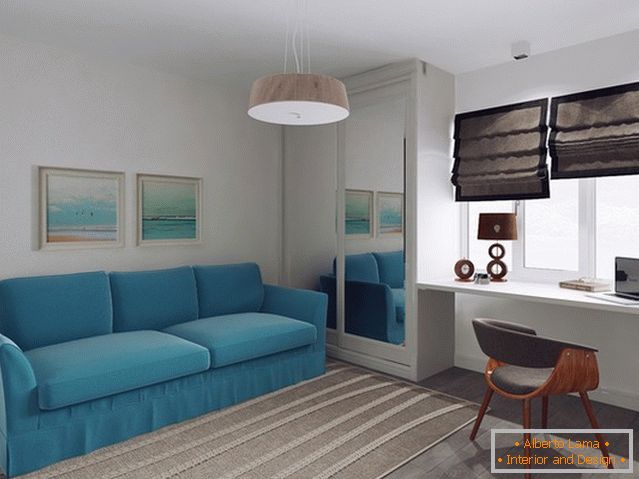 Jasná modrá pohovka v malej obývacej izbe