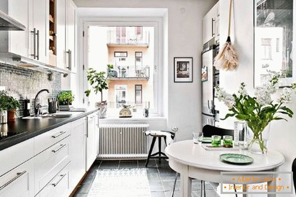 Kuchynský dizajn v dvojizbovom apartmáne v škandinávskom štýle