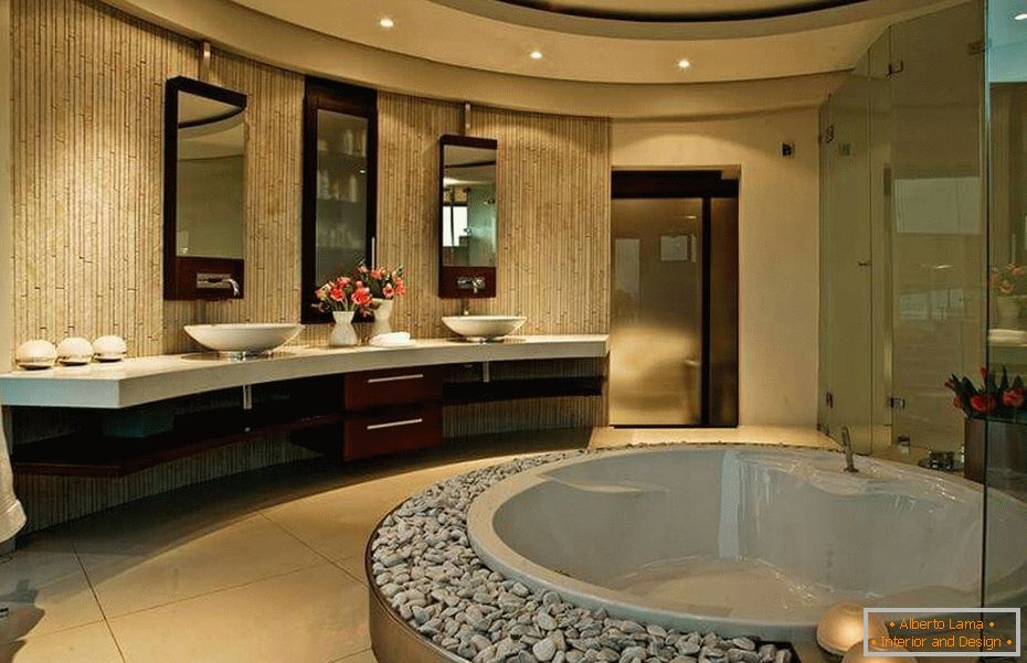 Moderný dizajn kúpeľne v chate
