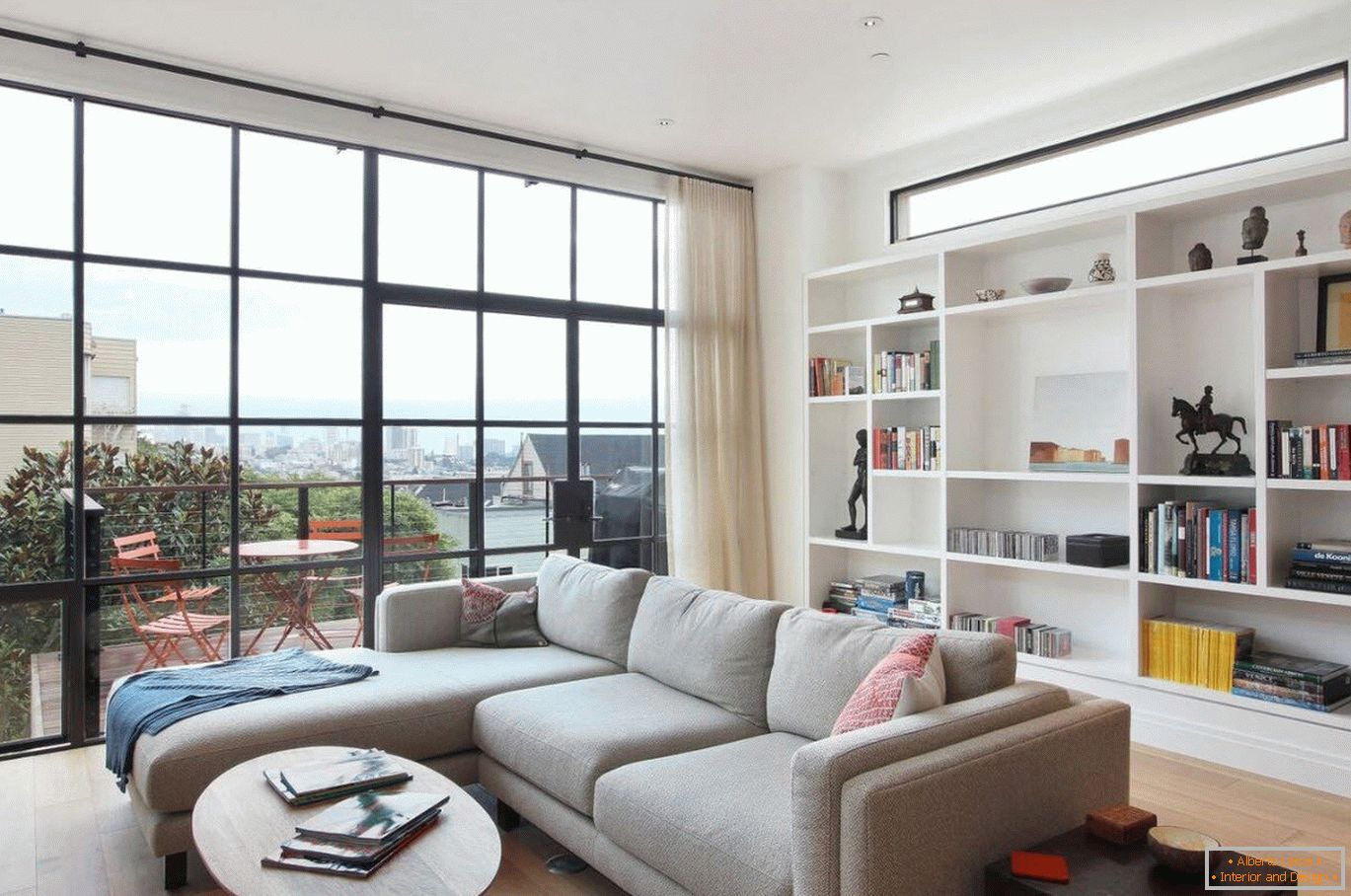 Panoramatické zasklenie v moderných apartmánoch