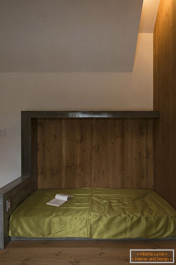 Spálňa v modernom malom dome