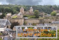 Staroveké opevnené mesto Fougeres. Bretónsko, Francúzsko
