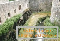 Staroveké opevnené mesto Fougeres. Bretónsko, Francúzsko