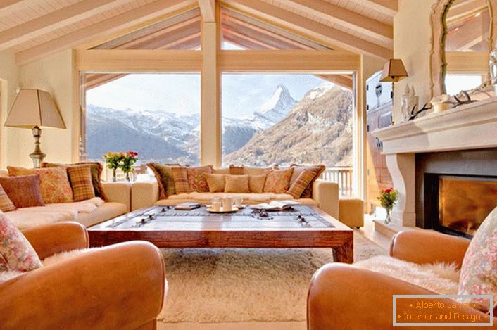 Alpský štýl uprednostňuje použitie prírodných materiálov na dekoráciu.