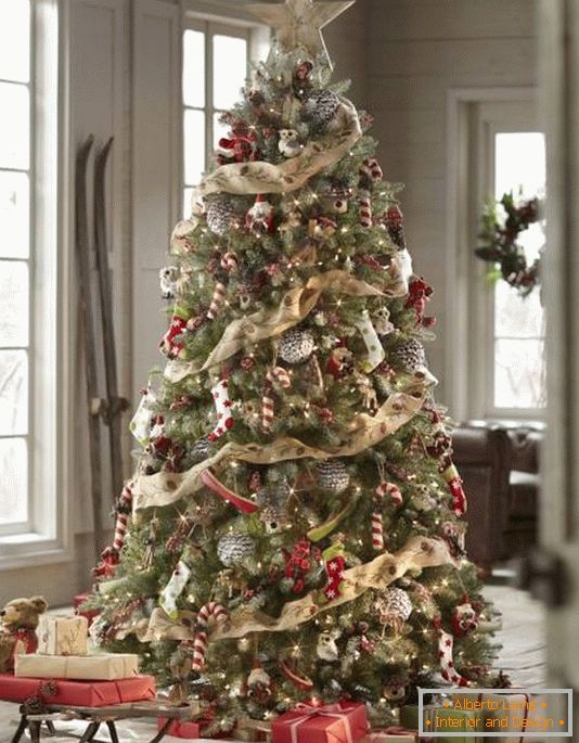 Vianočný strom-s-Nice-dekorácie