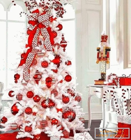 bielo-červené vianočné výzdoba