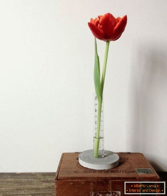 Urobte to sami: štýlová kvetinová váza