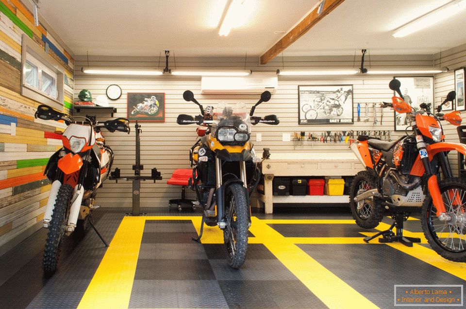 Motocykle v kreatívnej garáži