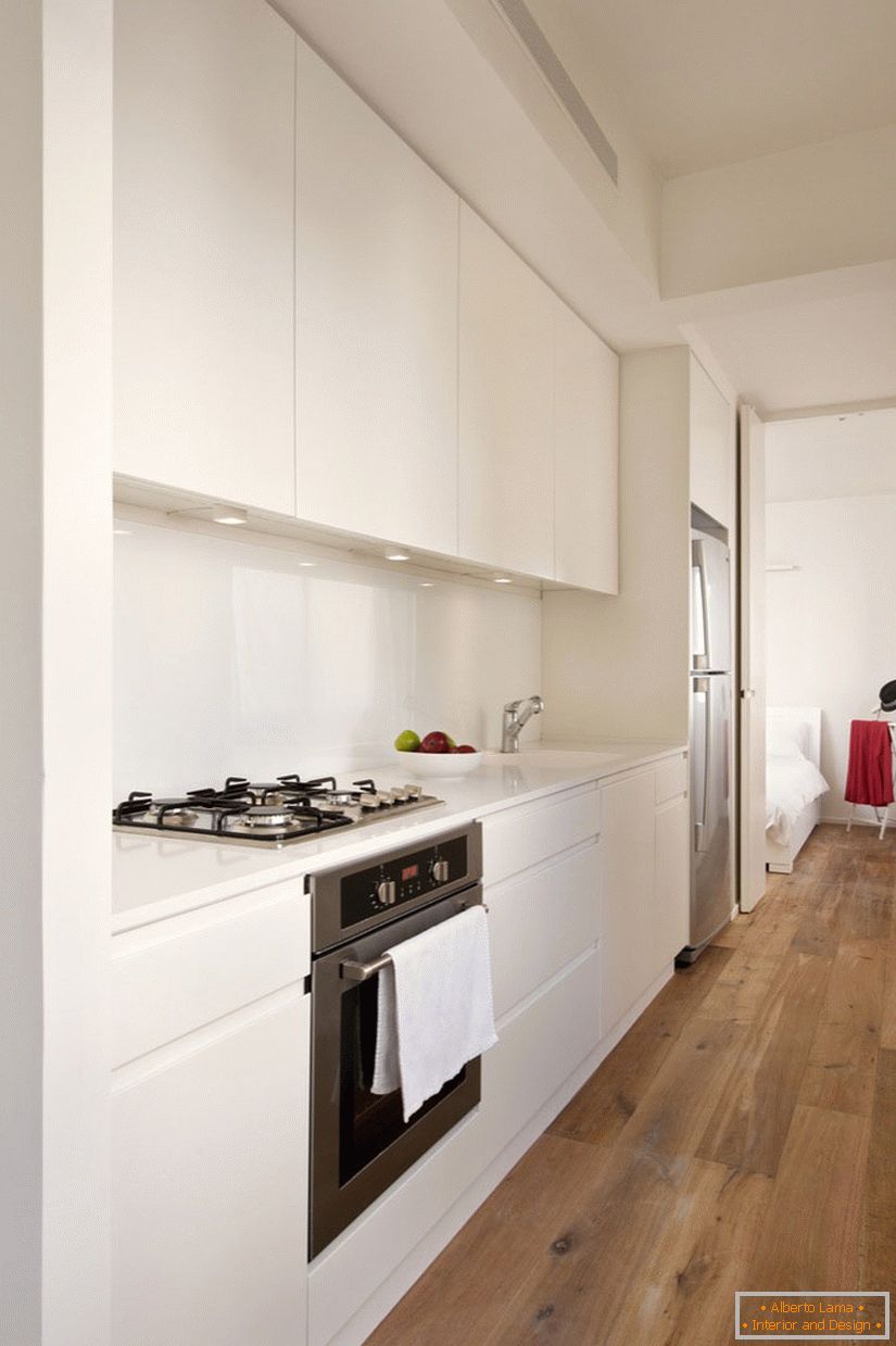 Kuchynský priestor v bielej farbe