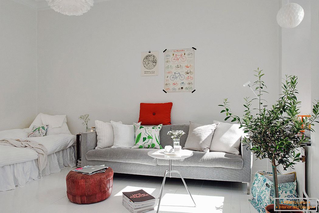 Interiér malého bytu v bielej farbe