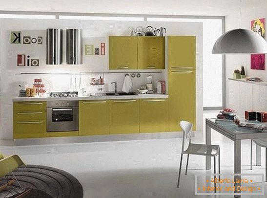 Jasné farebné akcenty v dizajne kuchyne