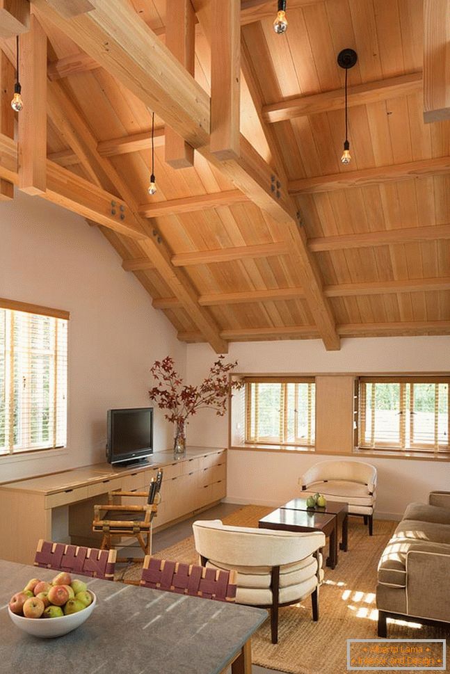 Interiér malého dreveného domu - гостиная