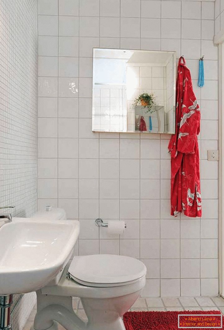 interesting-small-kúpeľňa-design-with-toilet-and-washing-stand-plus-red-bath-mat-on-white-tiles-flooring-as-well-as-mirrored-recessed-medicine-cabinets-744x1095
