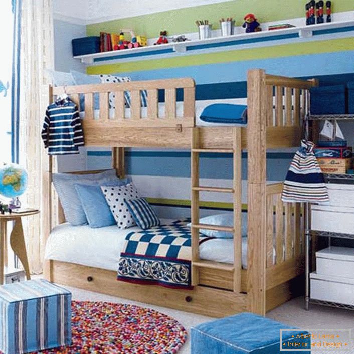 Malá detská izba pre chlapcov je zariadená v škandinávskom štýle.