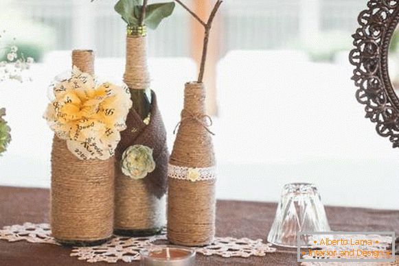 Vintage remeslo - váza z fľaše a motúzy