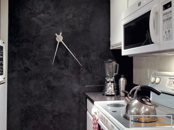 Čierna benátska štuková v kuchyni fotografie