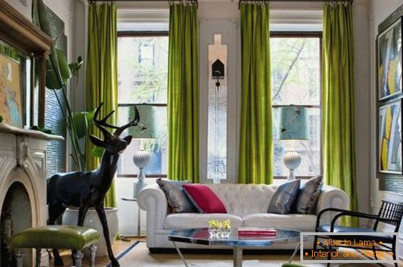 Svetlé zelené záclony v dizajne obývacej izby