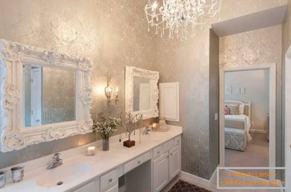 Klasické kúpeľňové zrkadlá so štukovými lištami