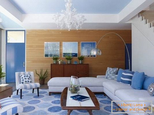 Módna obývacia izba v modrom
