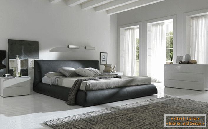 Pre dekoráciu interiéru v štýle minimalizmu sa nábytok vyberá v pokojných farbách. Neutrálna šedá má bohatú škálu odtieňov, ktoré plne spĺňajú požiadavky minimalistického štýlu.