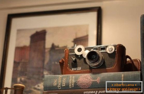 Starý fotoaparát v interiéri