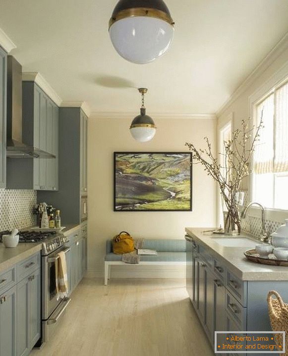 Sivá modrá kuchyňa vo vnútornej fotografii