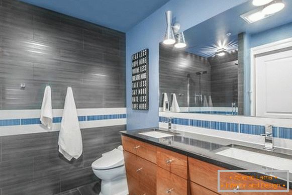 Svetlo modrá vo vnútri kúpeľne 2016