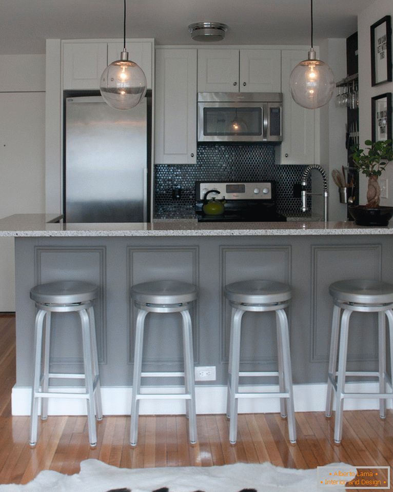 Kompaktná kuchyňa v šedej farbe