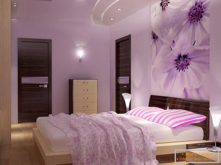 Jemne fialová farba miestnosti