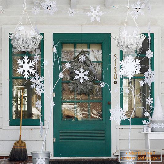 10 nápadov na zdobenie verandy na Vianoce