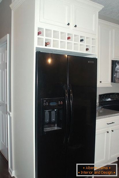 Vstavaná chladnička v malej kuchyni